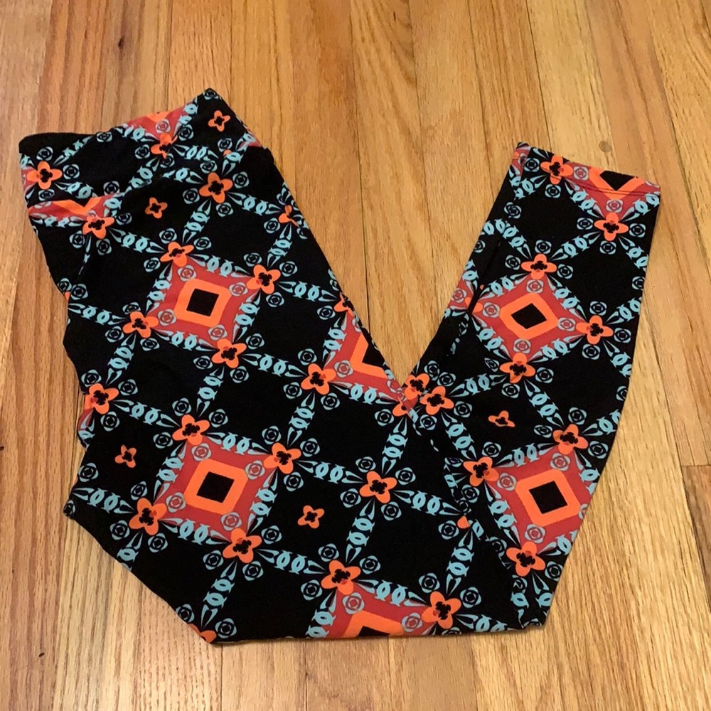Lularoe Black print TC leggings